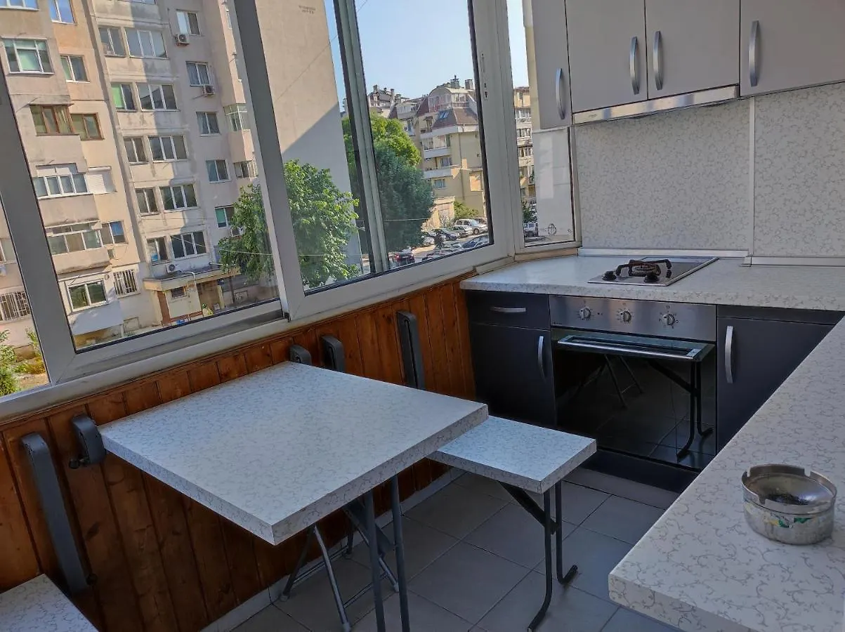 Cozy Apartment In Varna